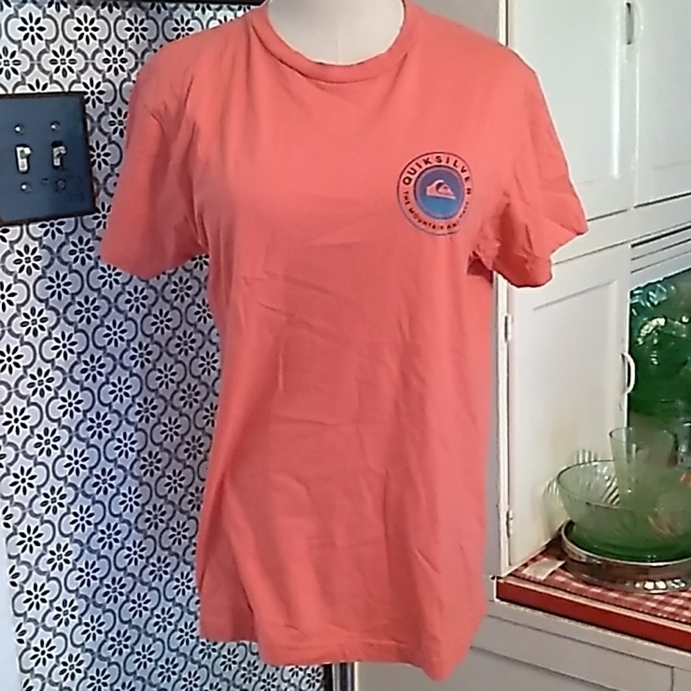 Quiksilver pink short sleeve shirt 👕 😍